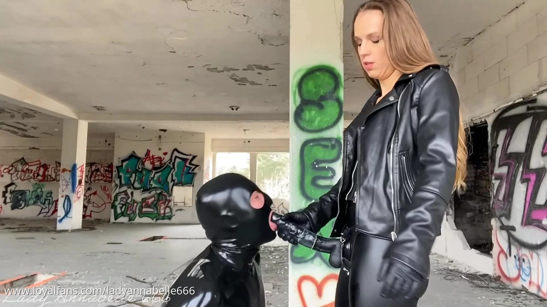 LadyAnnabelle666 - SUCKING ALPHA COCK IN URBEX-Fetish